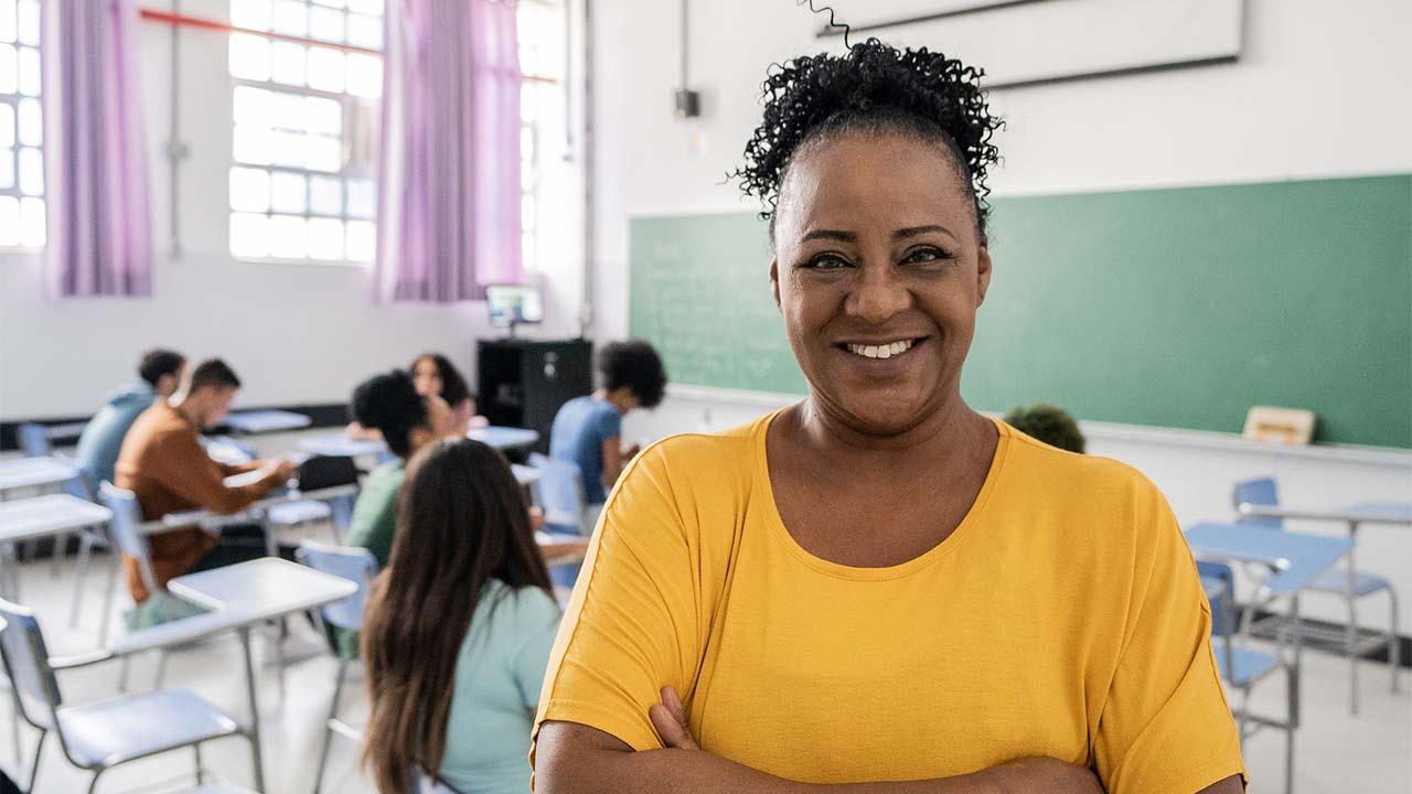 A educação financeira não precisa ser uma disciplina específica, ela pode e deve ser aplicada de forma transversal.
