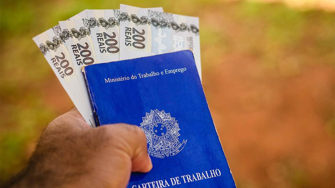 entenda como são calculados o 13º salário e as férias